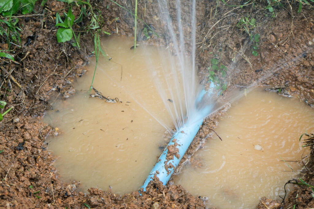 Water pipe break, leaking from hole in a hose
